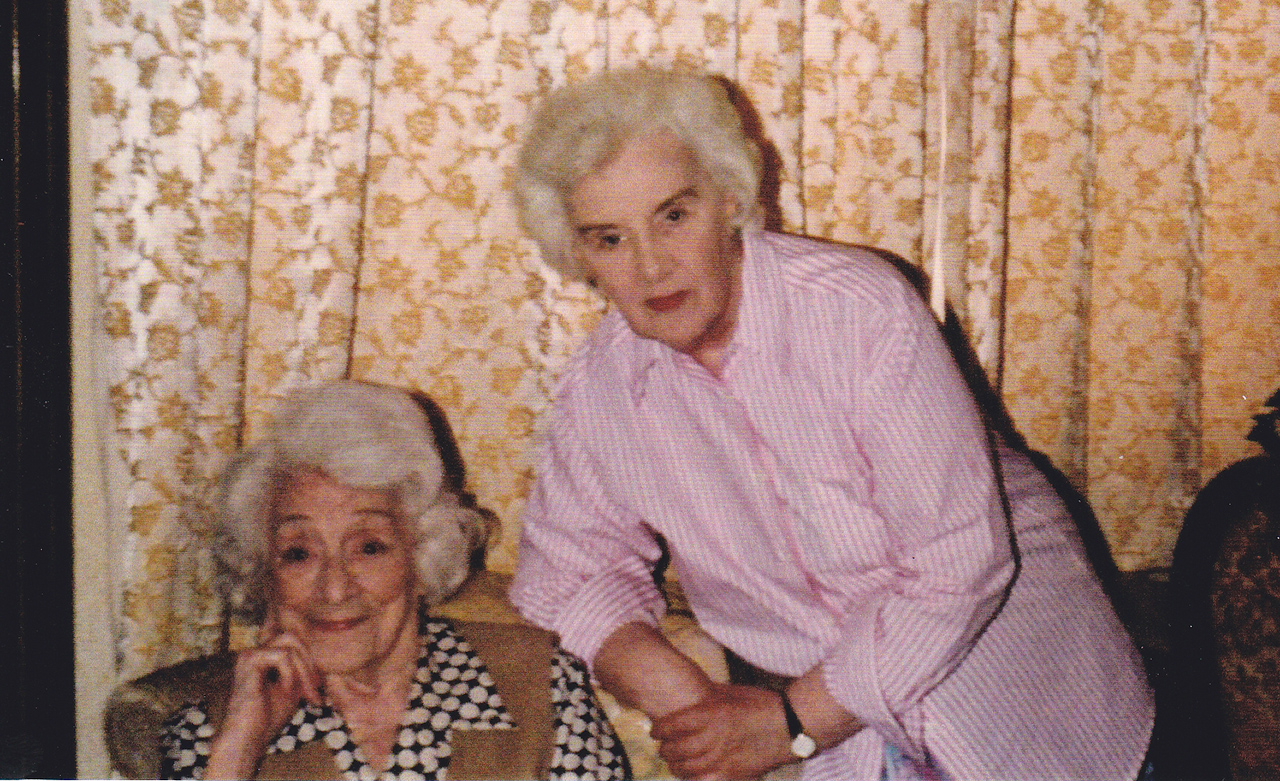 Photo of photos/Olive MacLennan with Auntie Renzie in Canada
